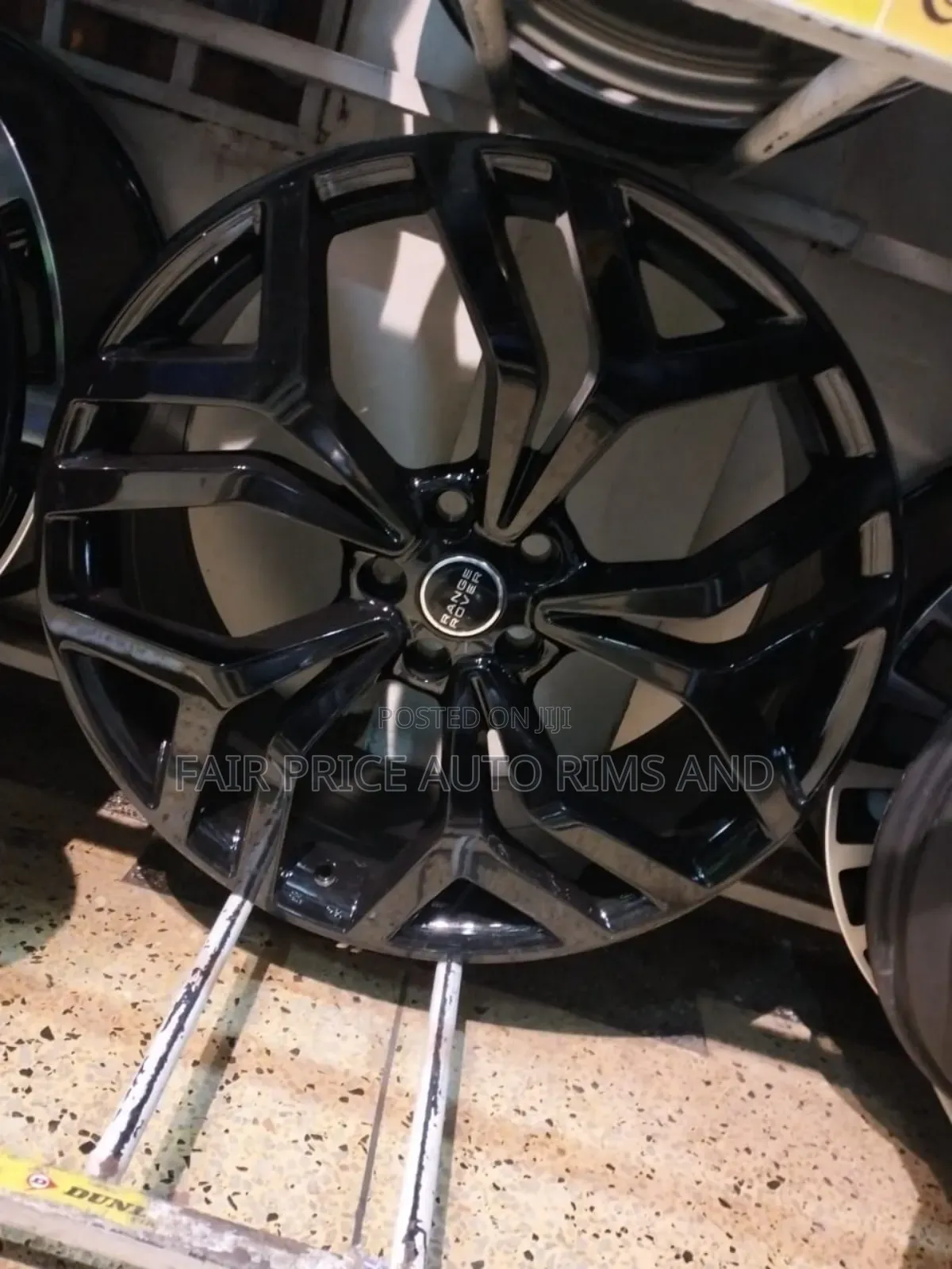 Sports Rims Size 22 for Range Rover Sports.
