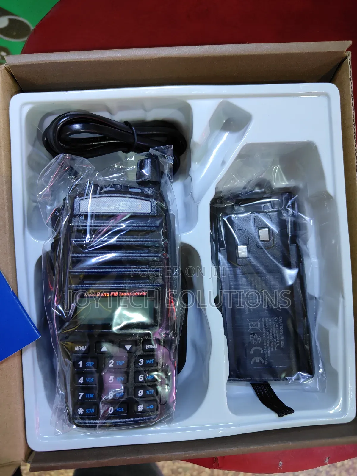 UV 82 Radio 10 Km VHF / UHF Radio