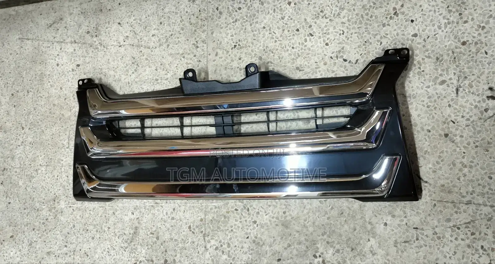 Toyota Hiace Grille 7L After Market Design