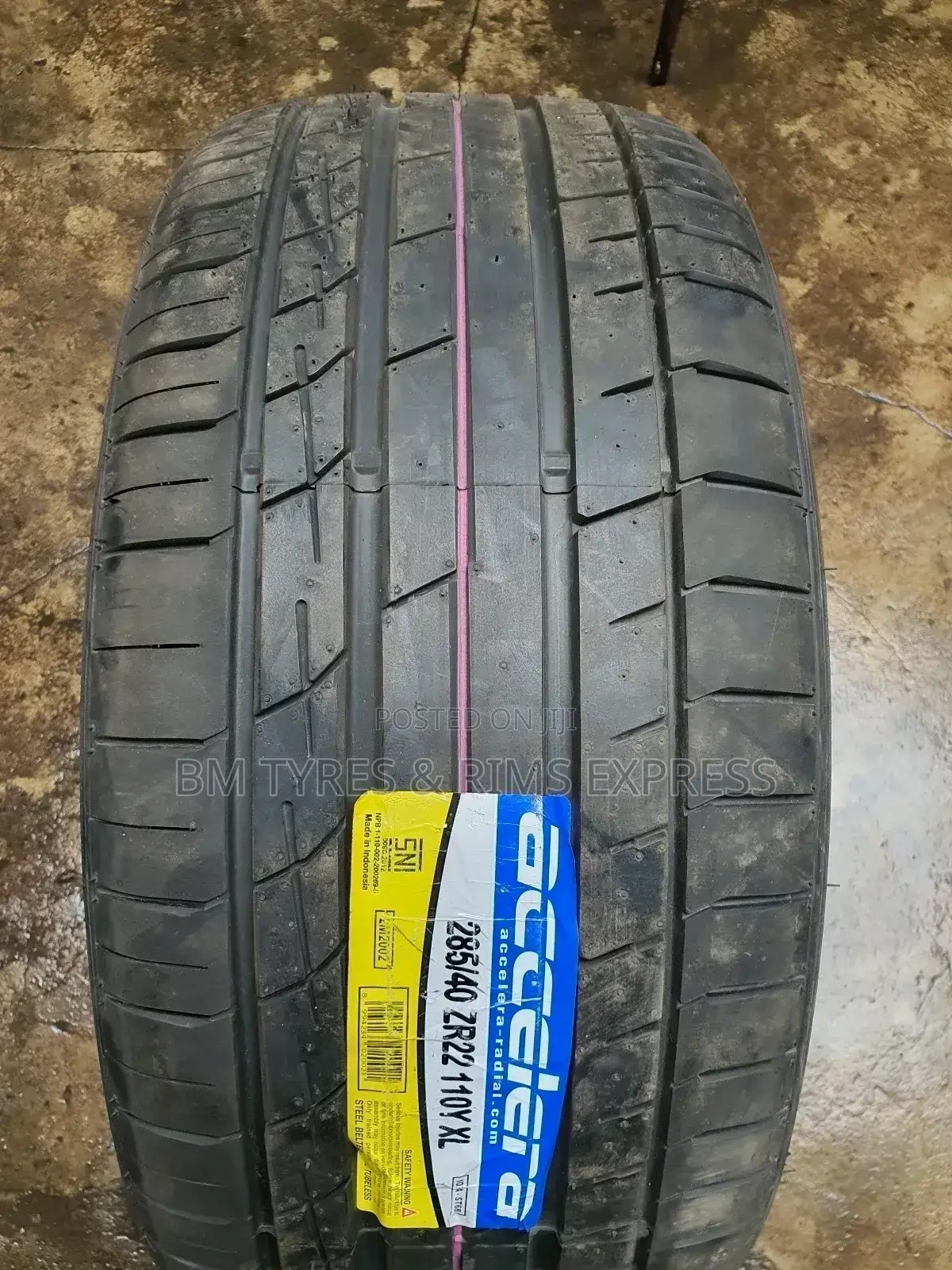 285 /40 R22 Accelera.