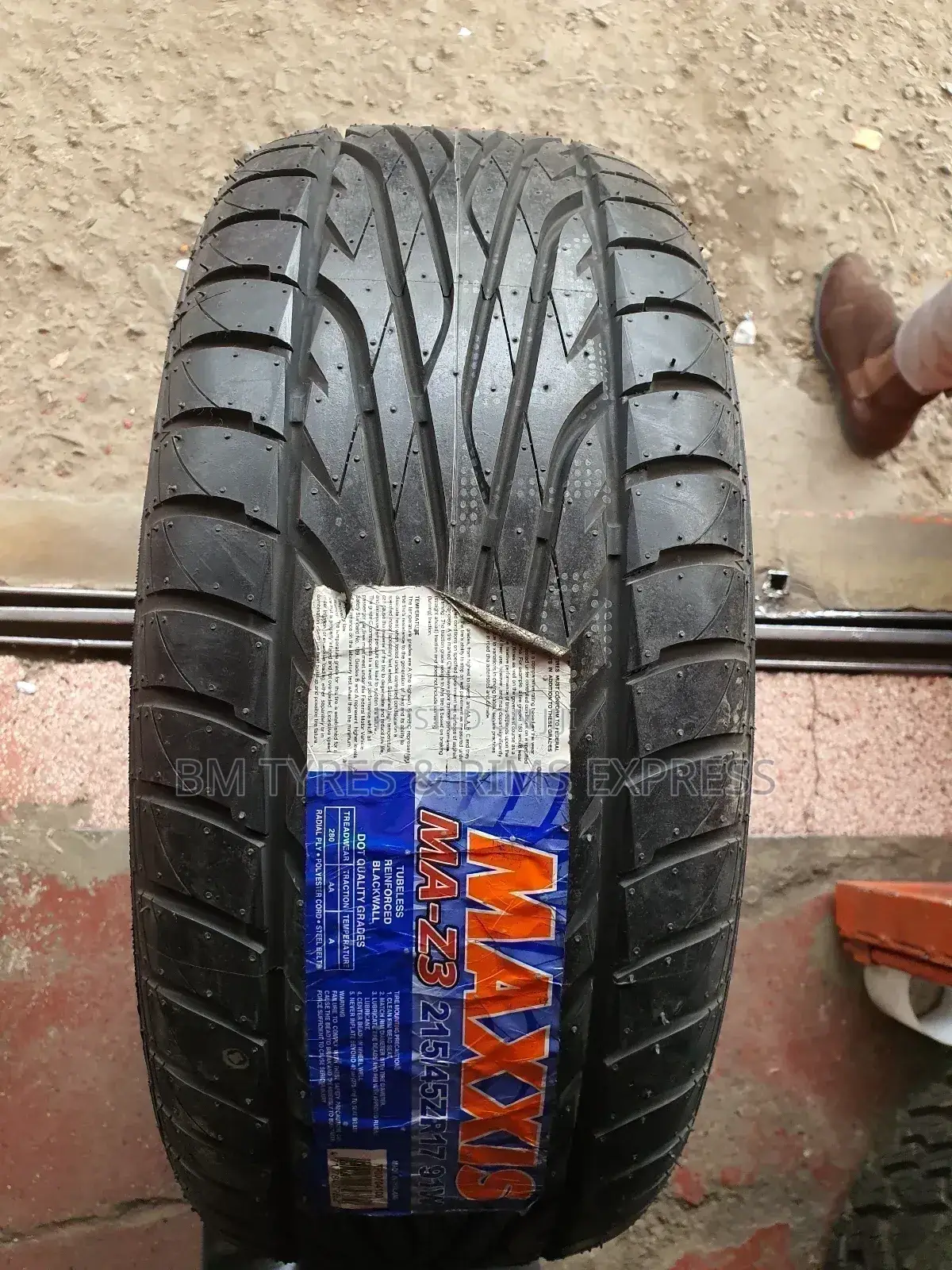 215 /45 R17 Maxxis