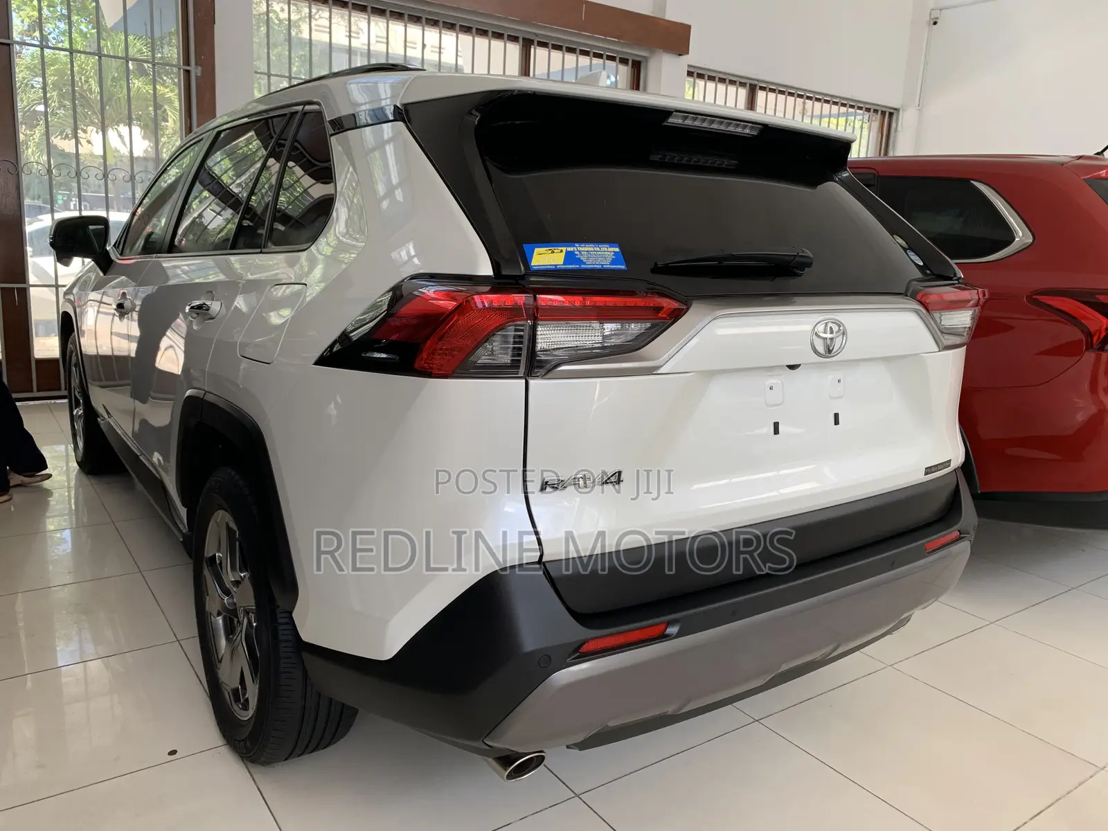 Toyota RAV4 LE FWD 2019 Off white