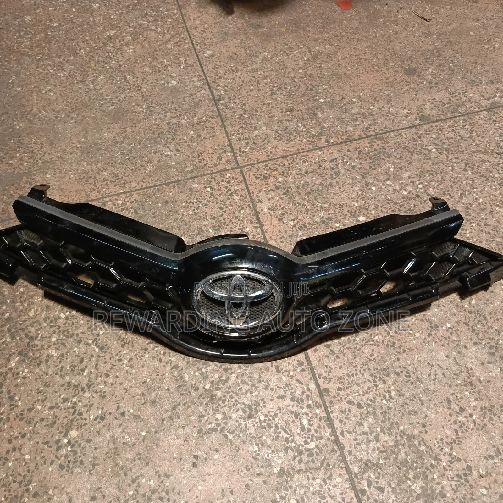 Auris 2017 Sport Grille.