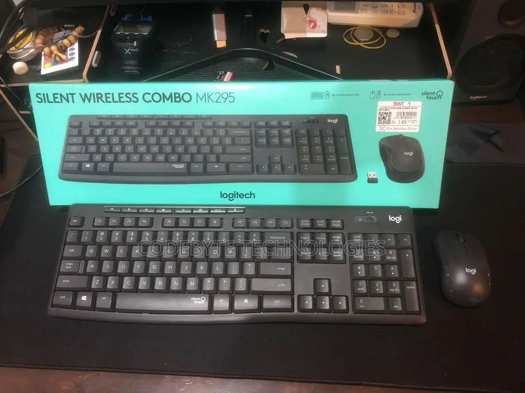 Logitech Mk295 Silent Wireless Keyboard and Mouse Combo
