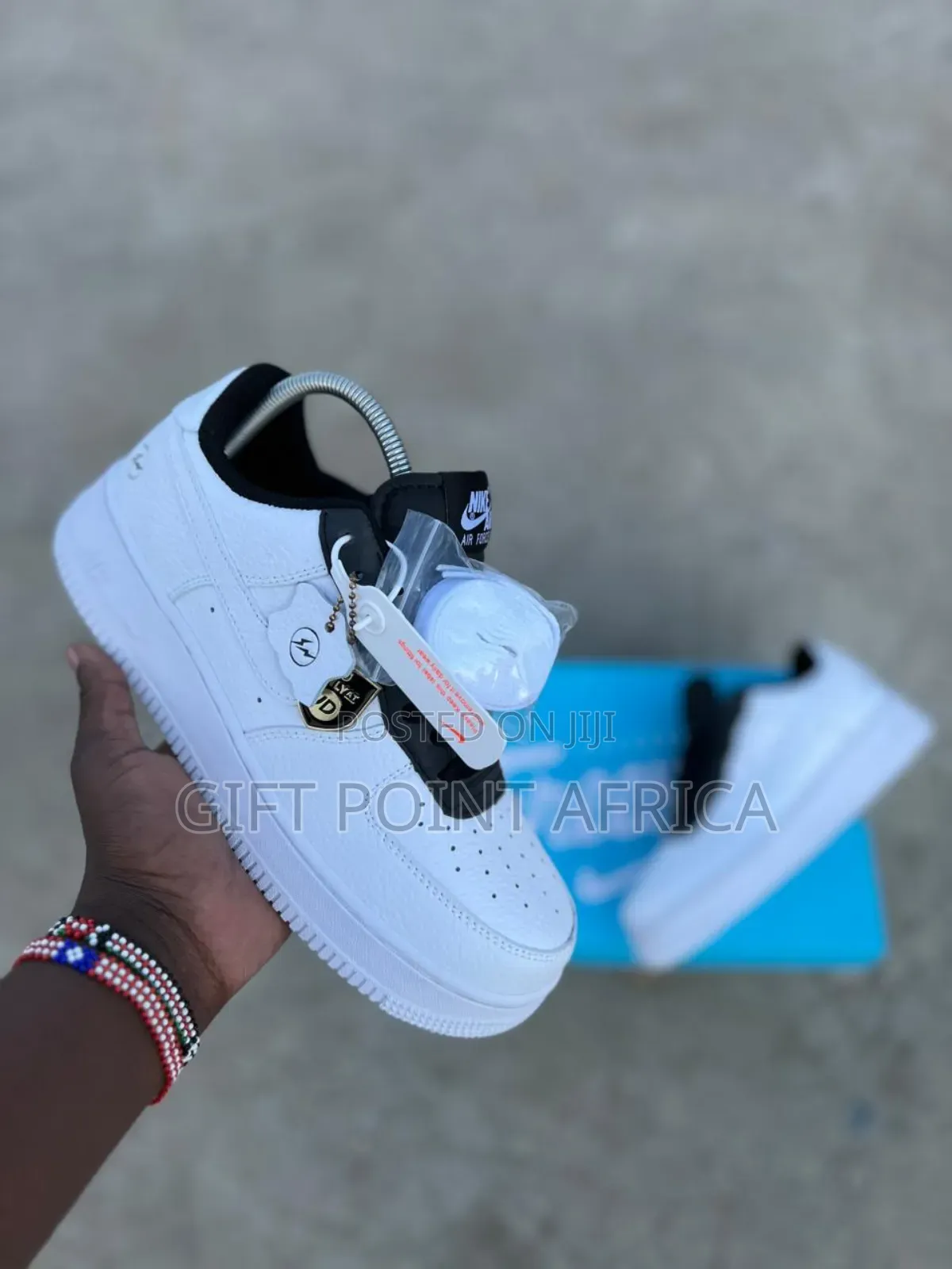 White Nike Airforce 1 Unisex Sneakers