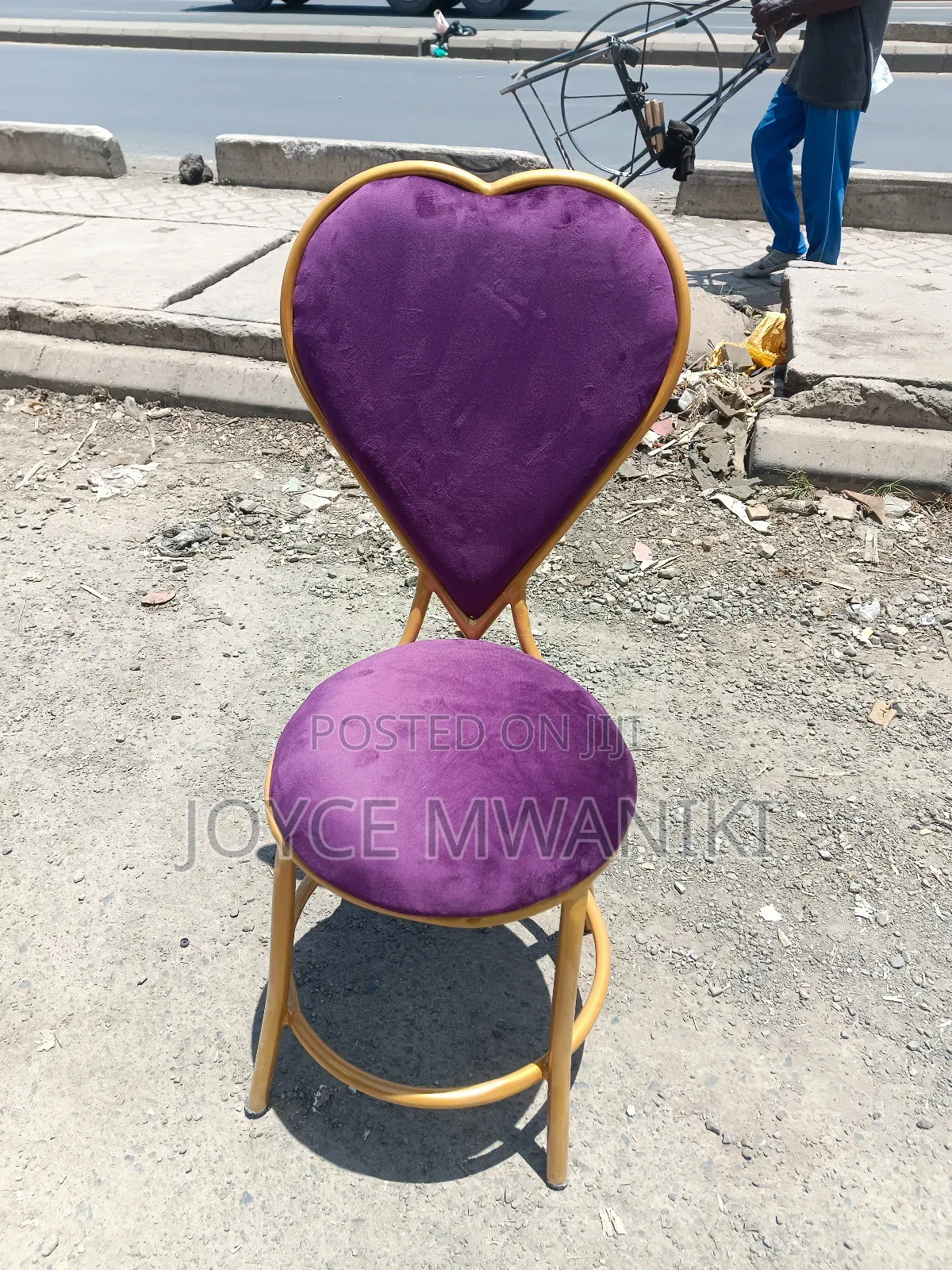 Manicure Love Seat, Purple and Gold