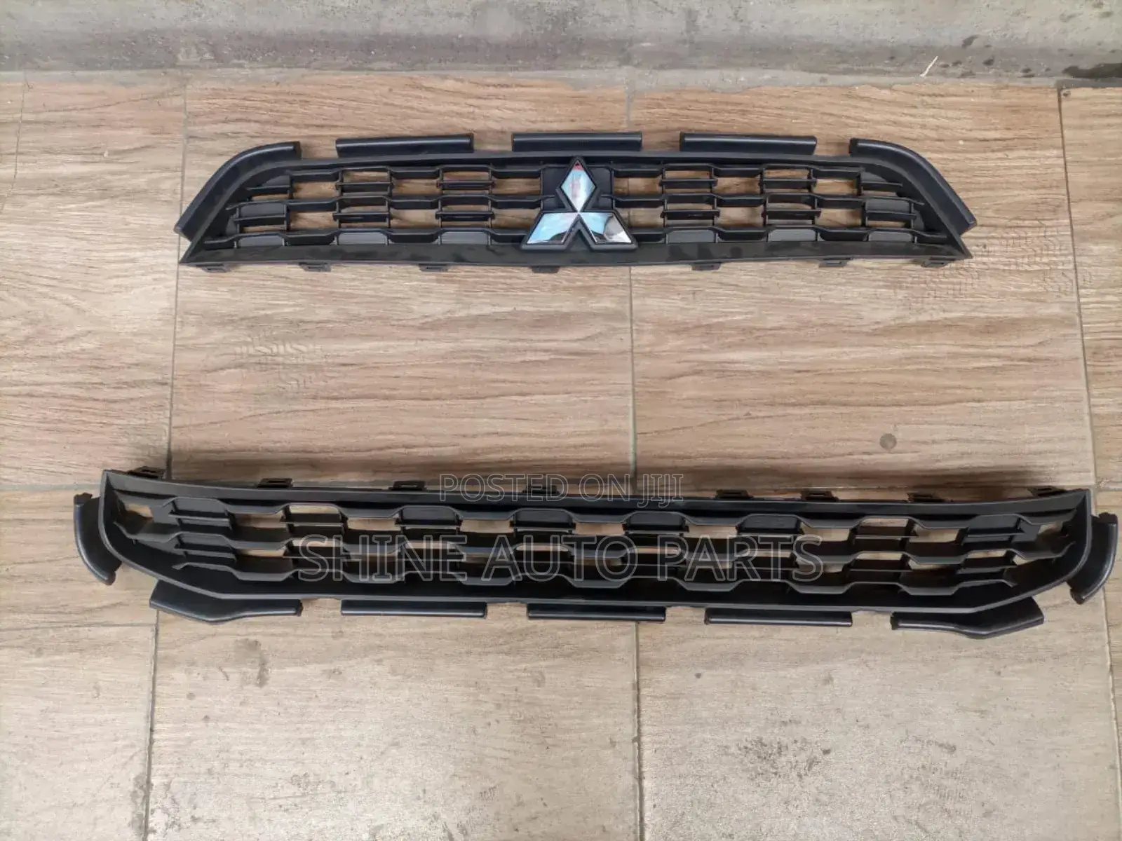 Mitsubishi RVR Grill