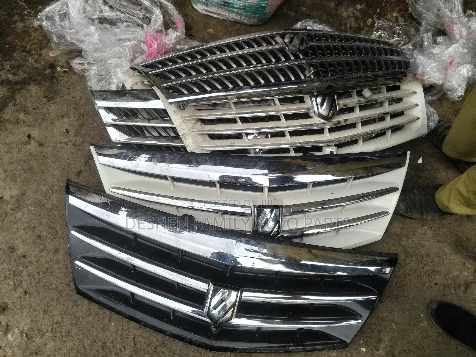 Toyota Alphard Grill