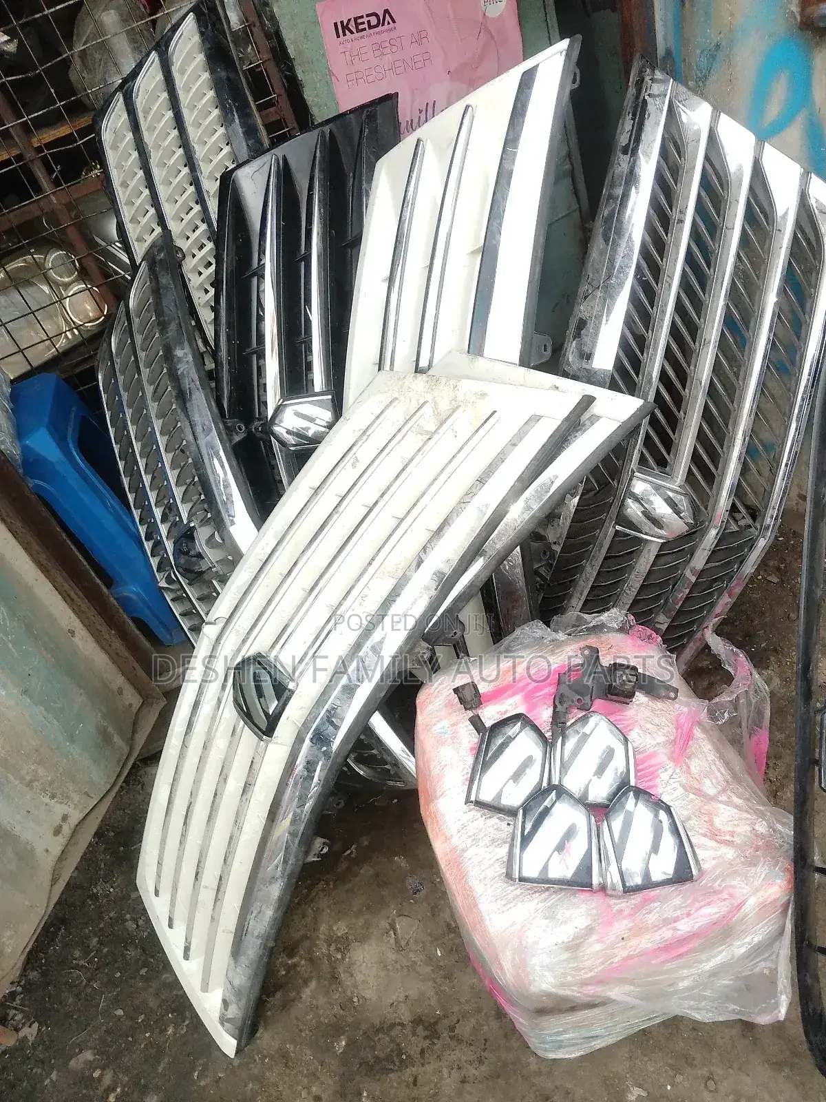Toyota Alphard Grill