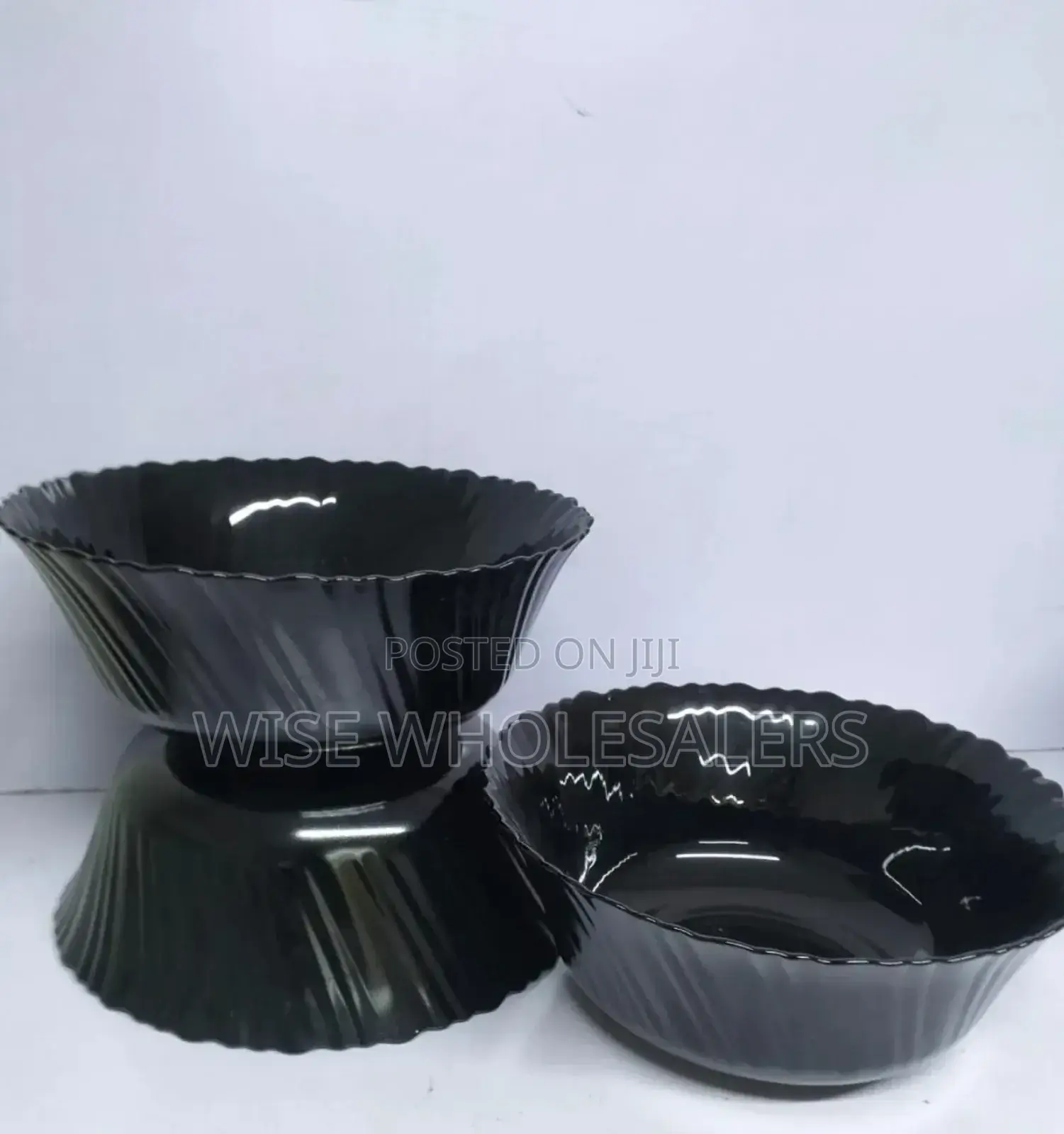 A Set Of 3 Pieces Black Serving Bowl