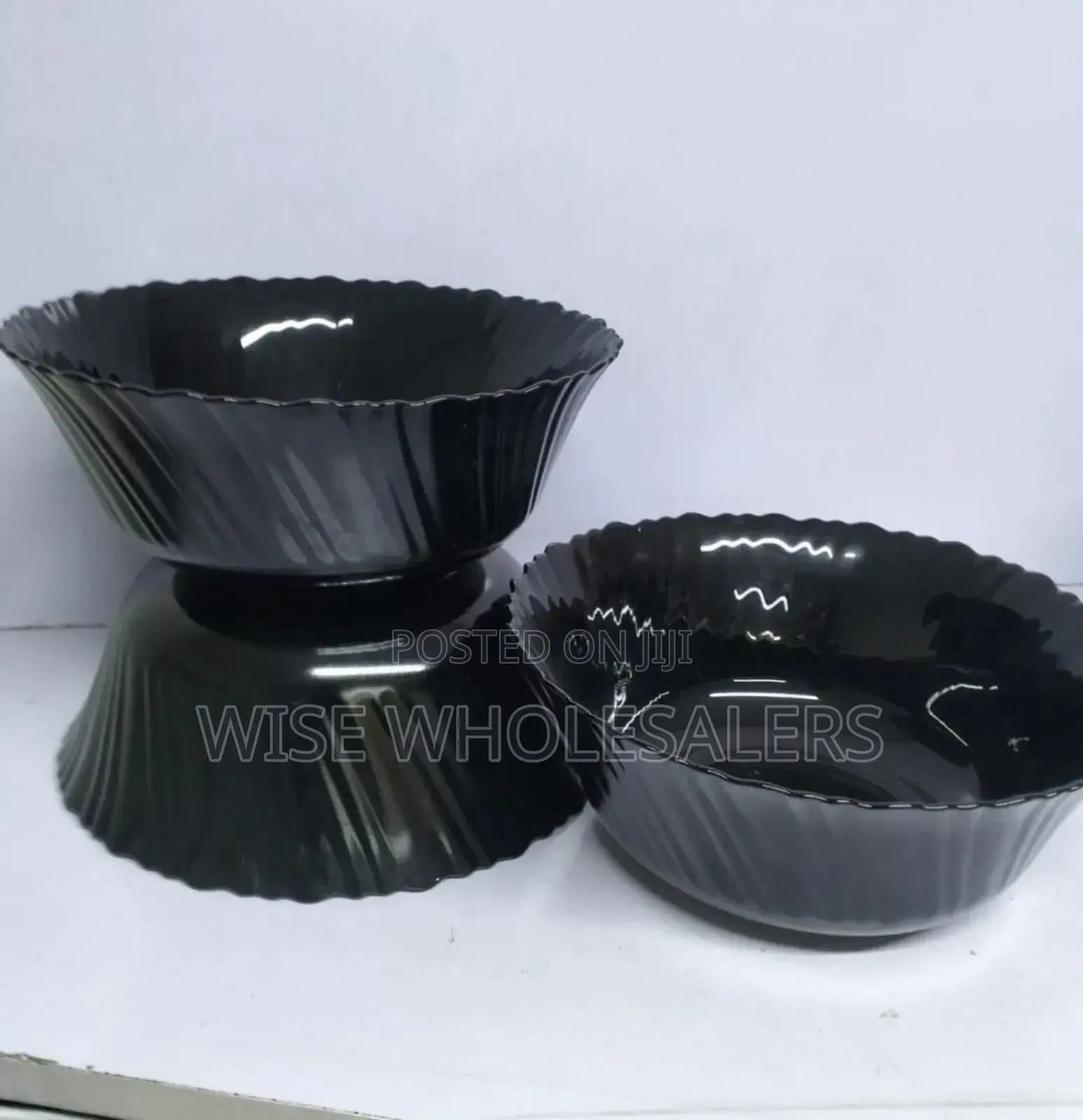 A Set of 3 Pieces Black Serving Bowl• 