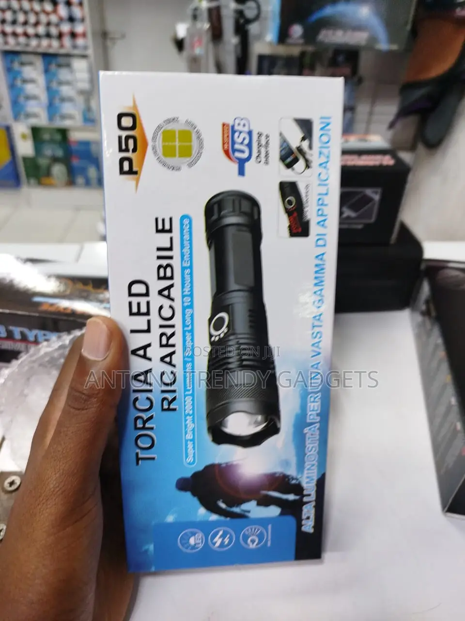 LED Flashlight With Zoom Function and 10-Hour Endurance