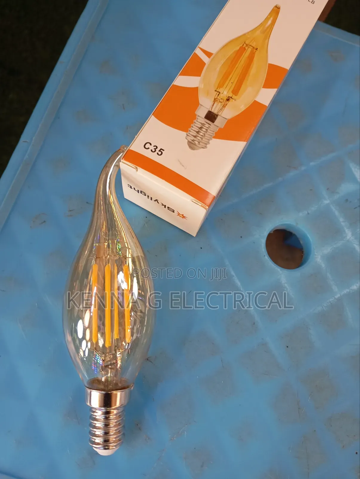 Screw Bulb E14 Candle Bulb