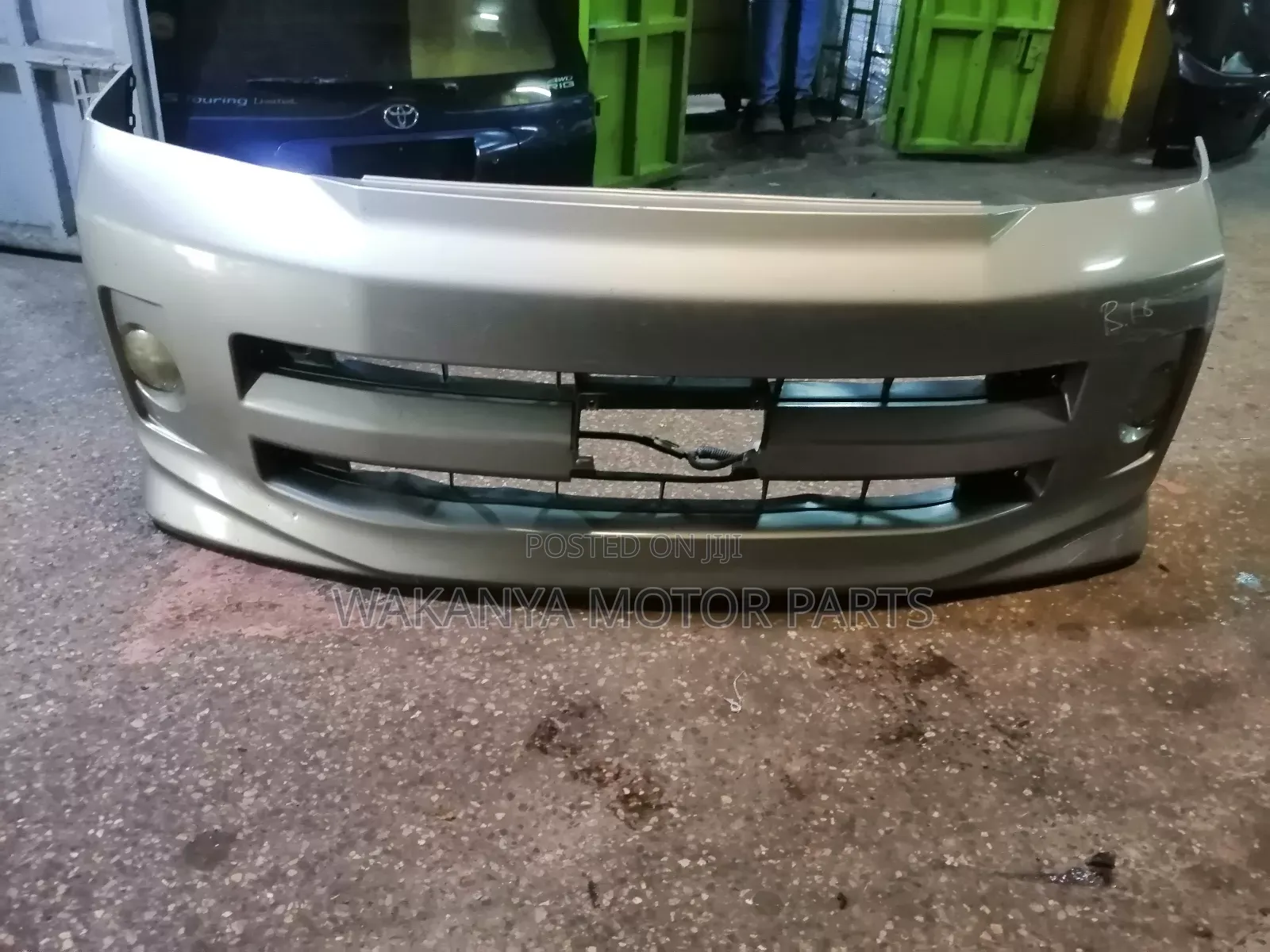 Toyota Voxy 2004/2007 Front Bumper Complete With Fog Lights