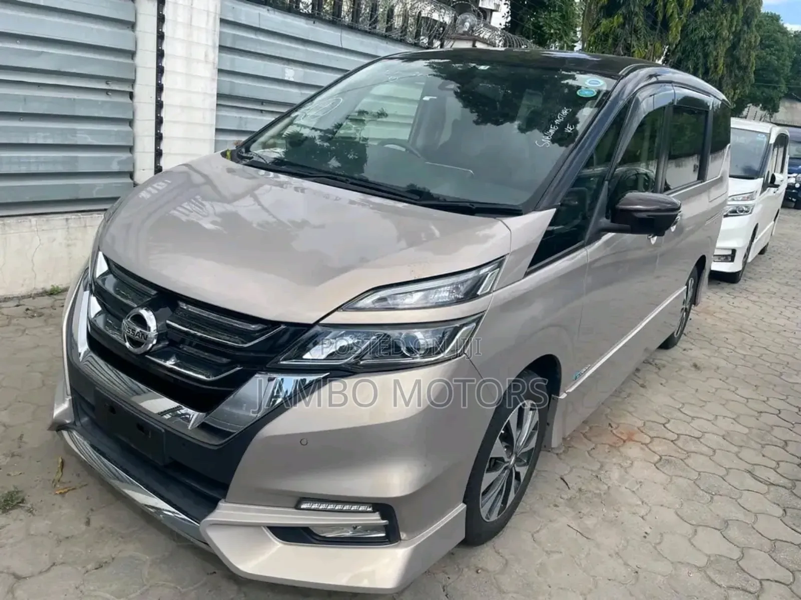 Nissan Serena 2017 Gold