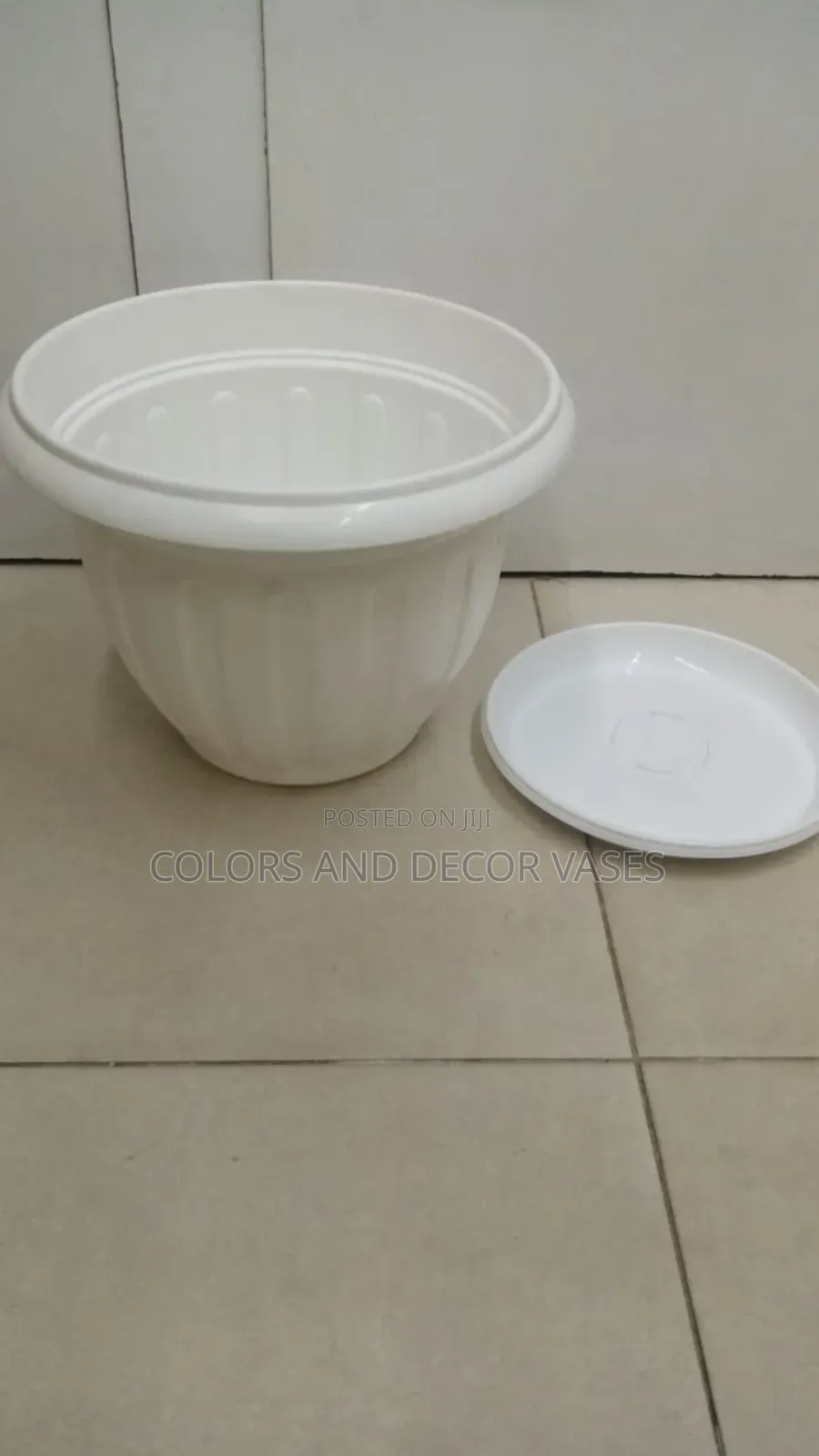 Big Round Vase With Underliner