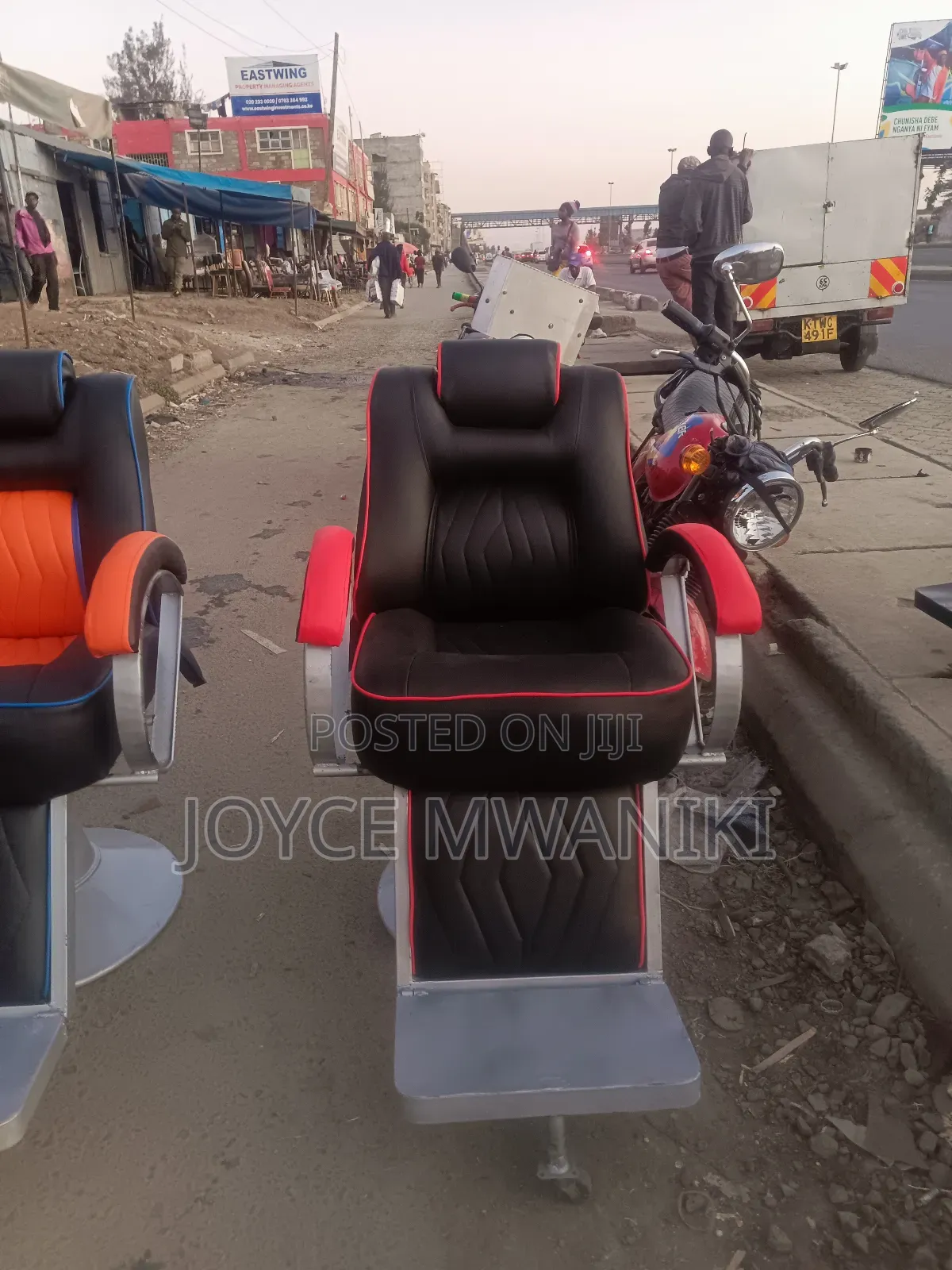 Barber Seat, Black Red and Silver Frame