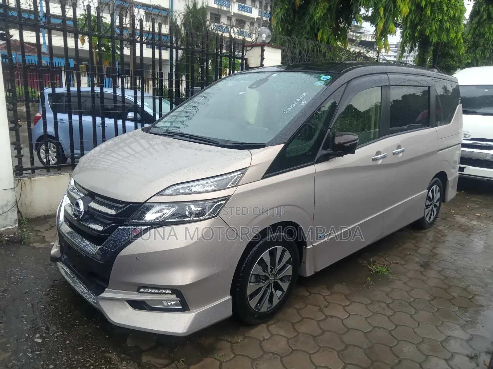 Nissan Serena 2019 Gold