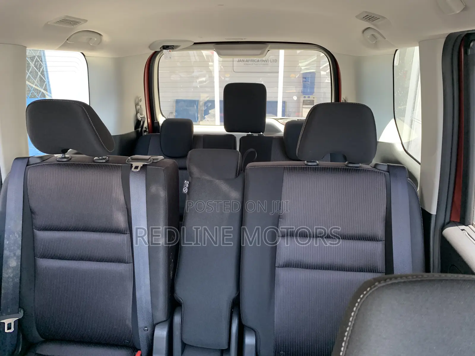 Nissan Serena 2017 Red