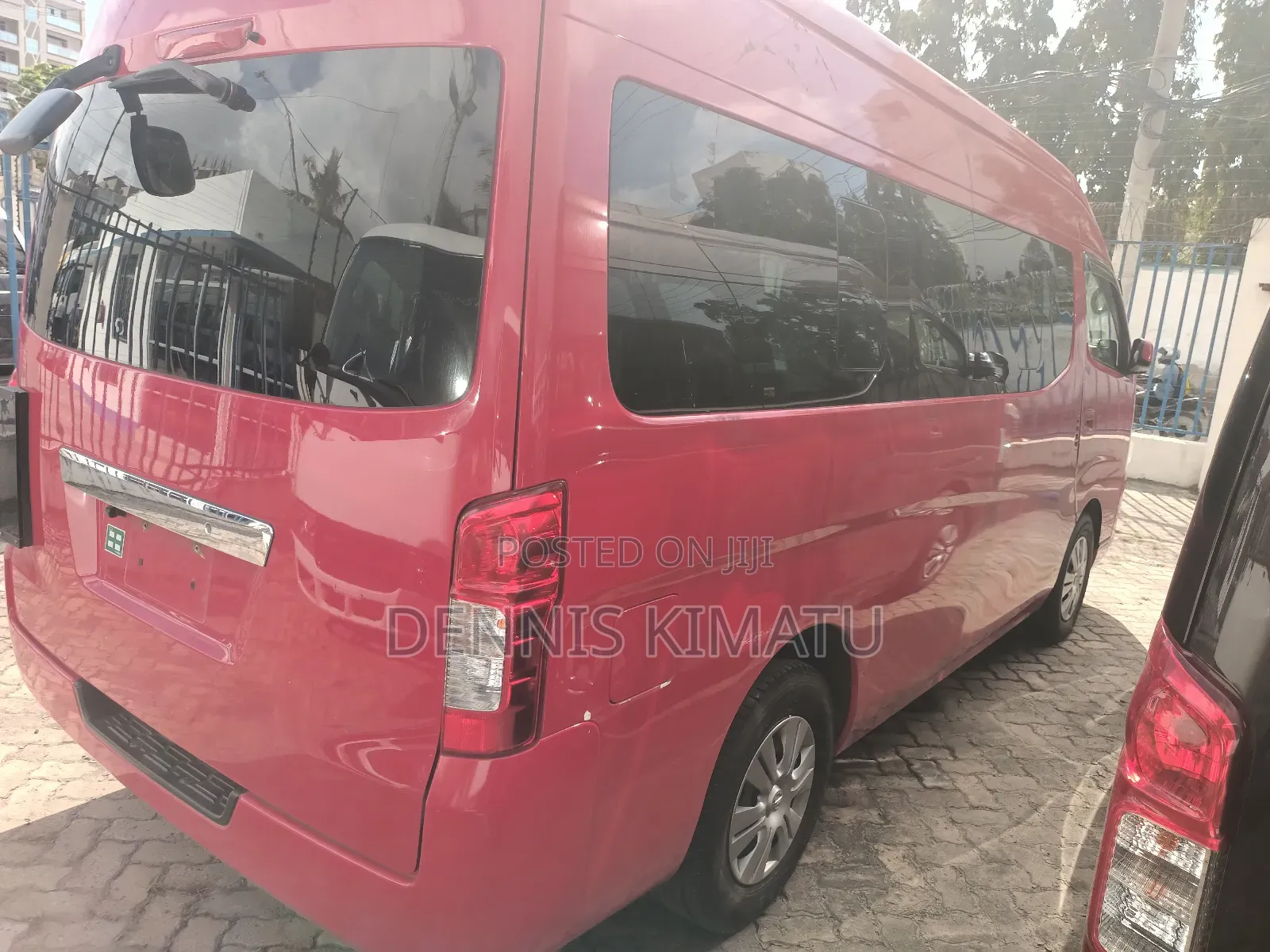 Nissan Caravan (Urvan) 2017 Red