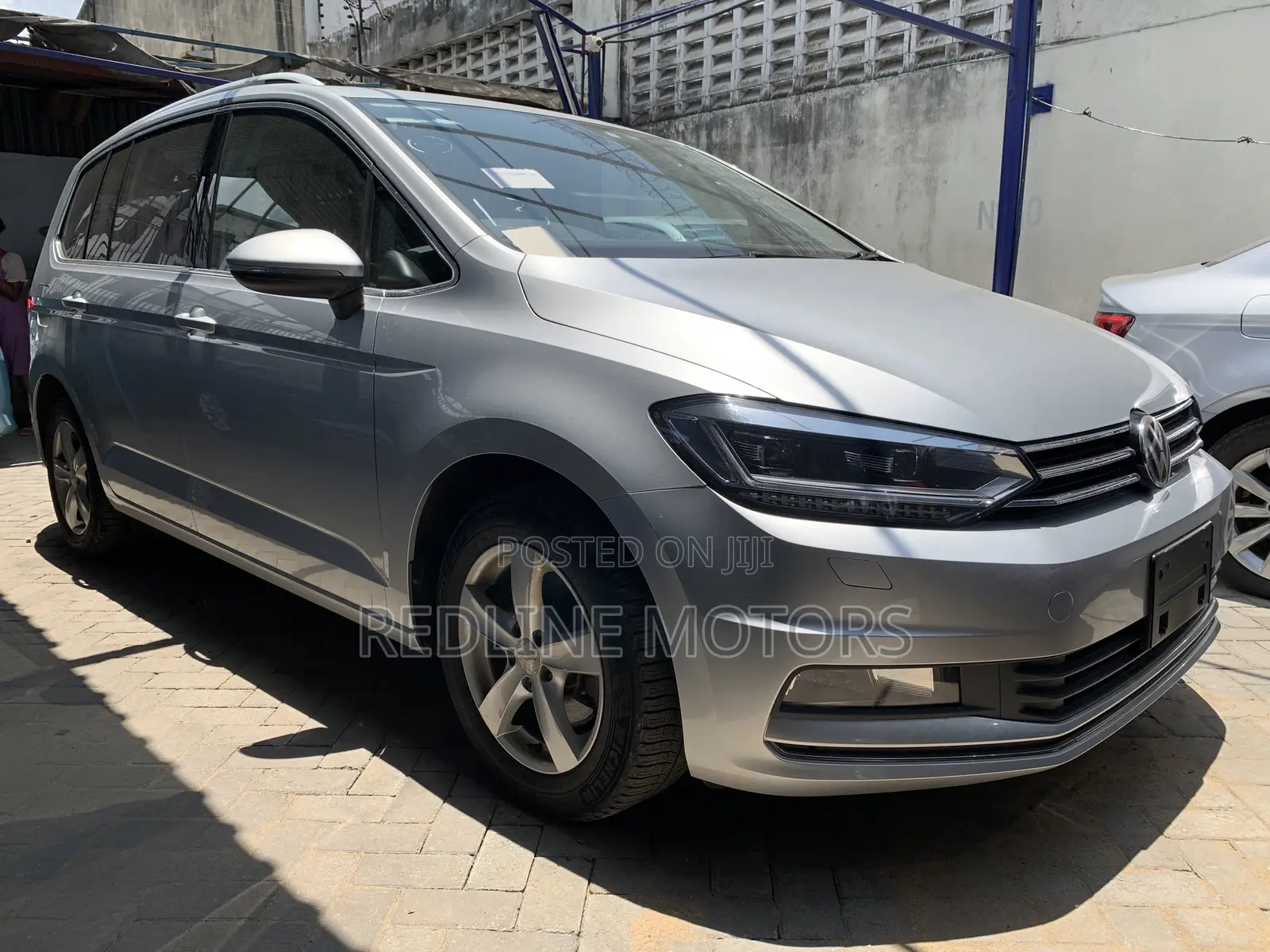 Volkswagen Touran 2017 Silver