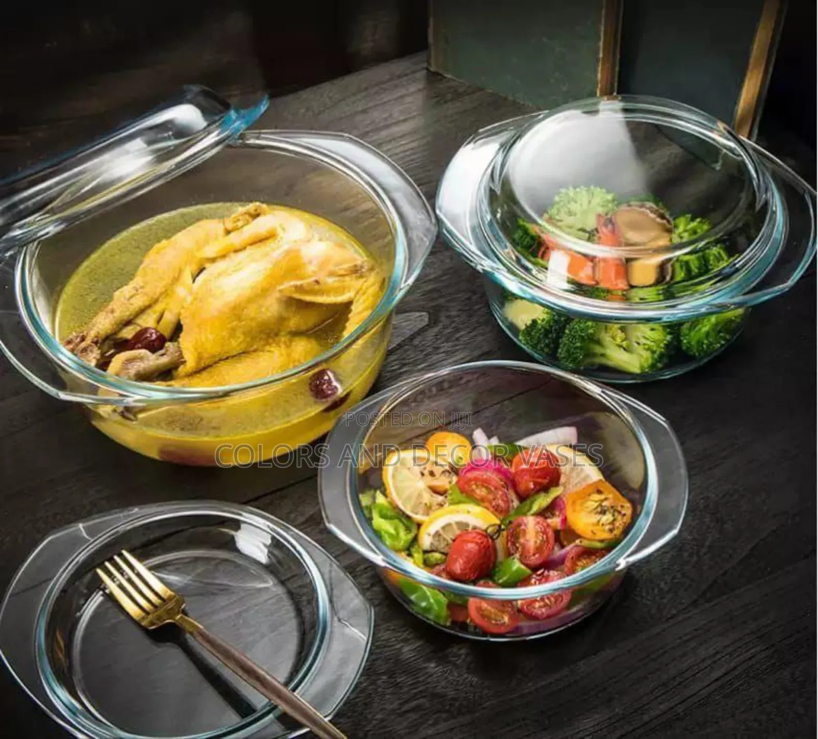 Set of 3 Signature Casserole.
Material Glass.