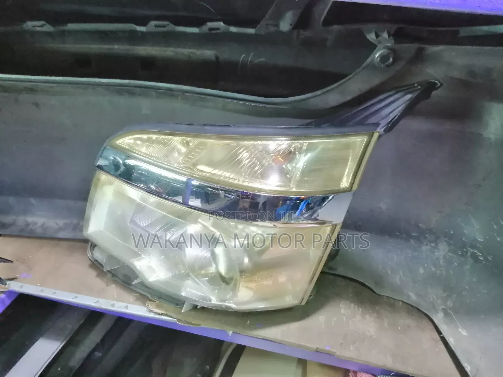 Toyota Voxy 2010 /2013 Xenon Headlight, Clean Ex Japan Parts