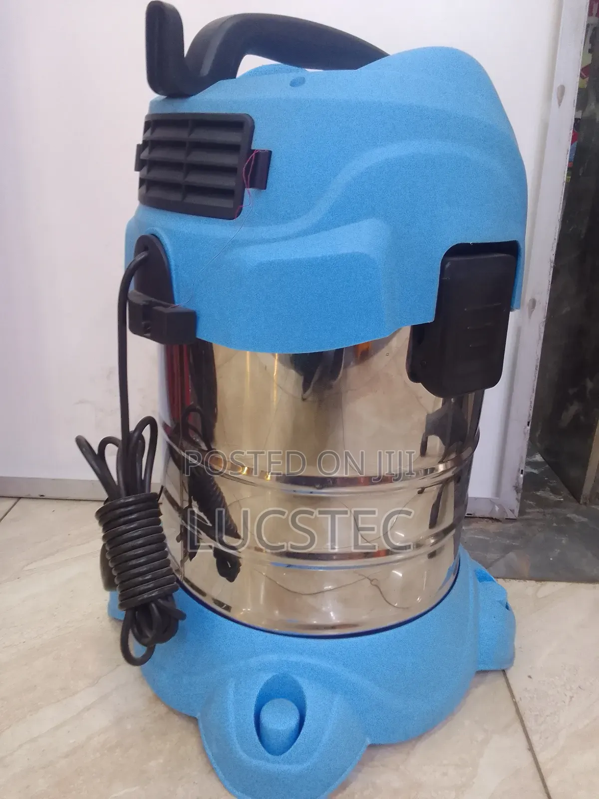 Sanford SF899VC Vacuum Cleaner 1400W 25L