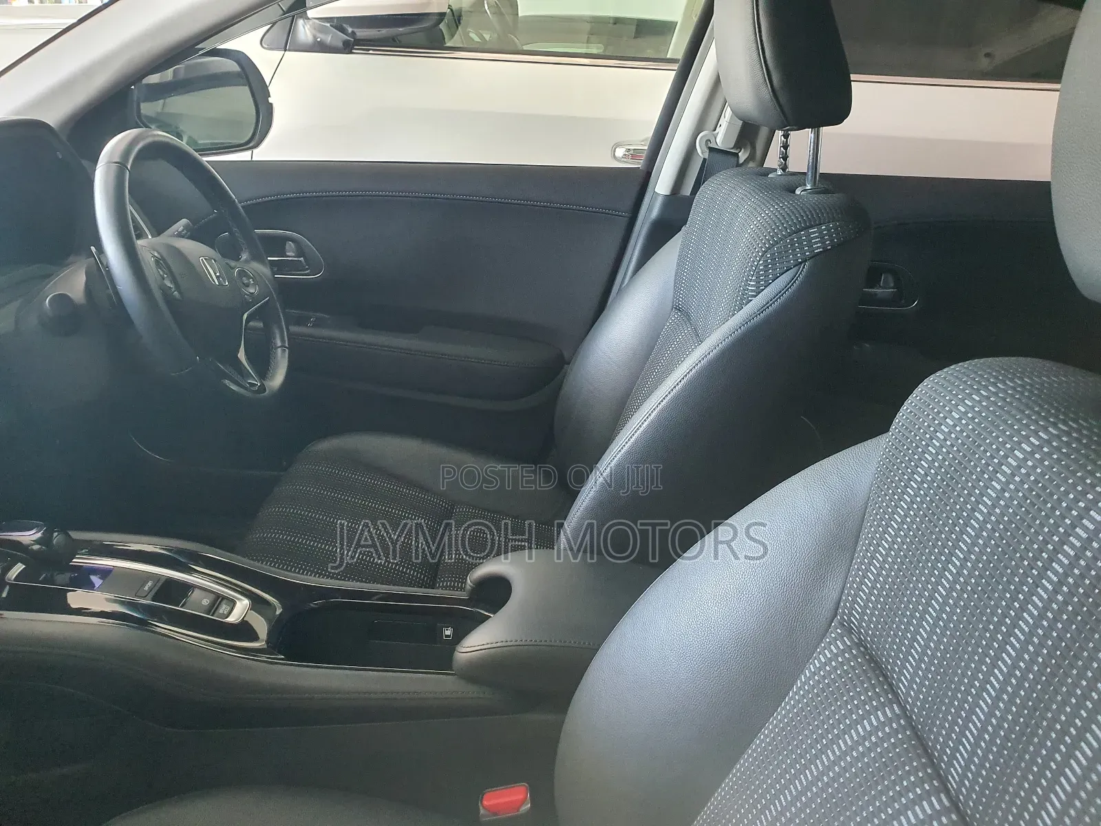 Honda Vezel 2018 Red