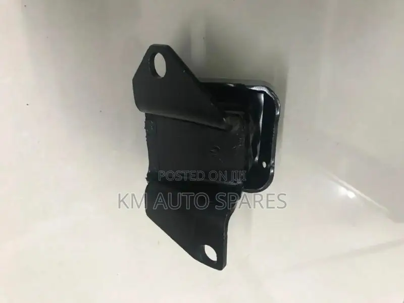 Toyota Rush Engine Mount.