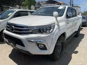 Toyota Hilux 2018 White