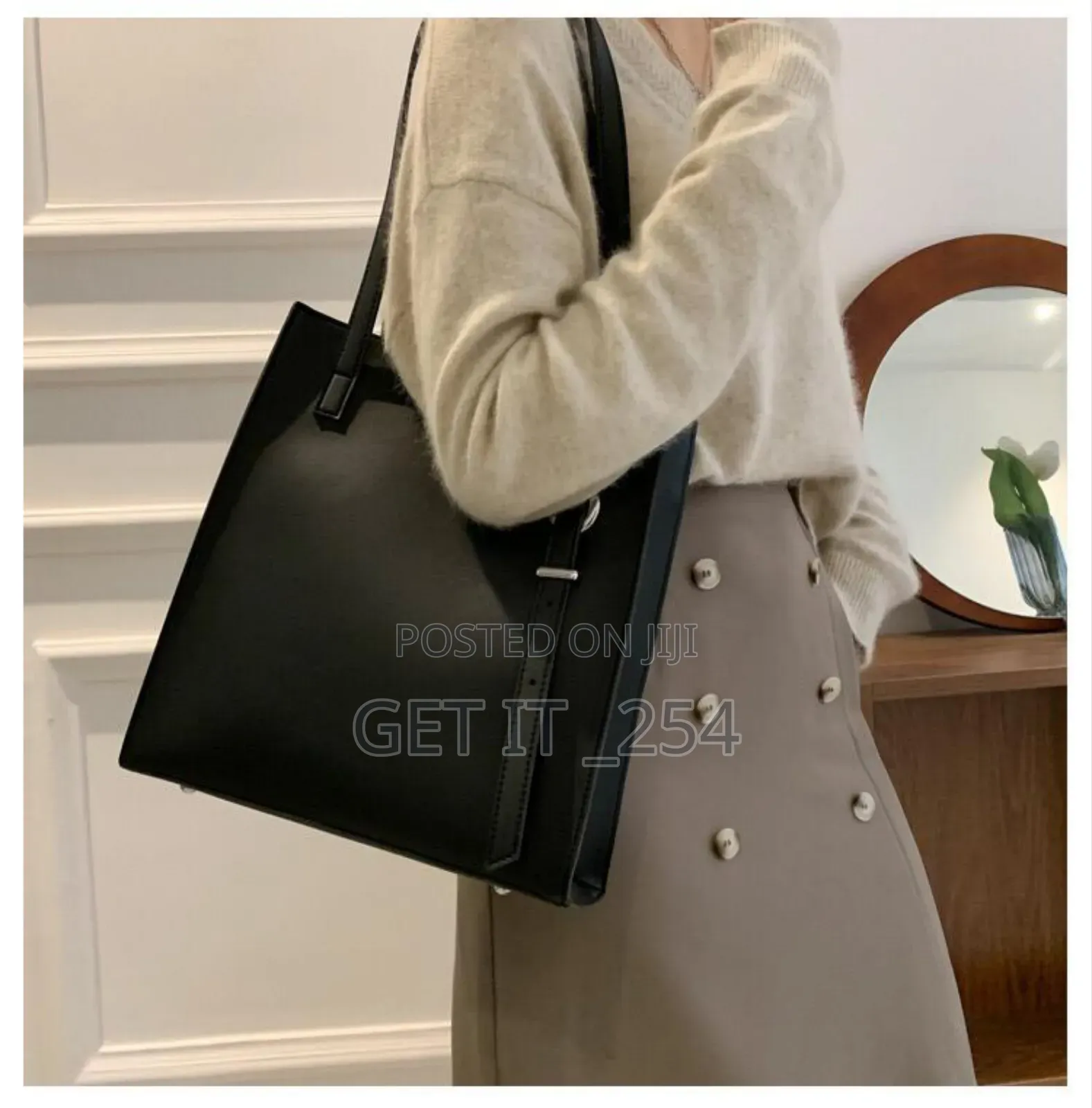 Plain Tote Bag Can Perfectly Fit a Laptop