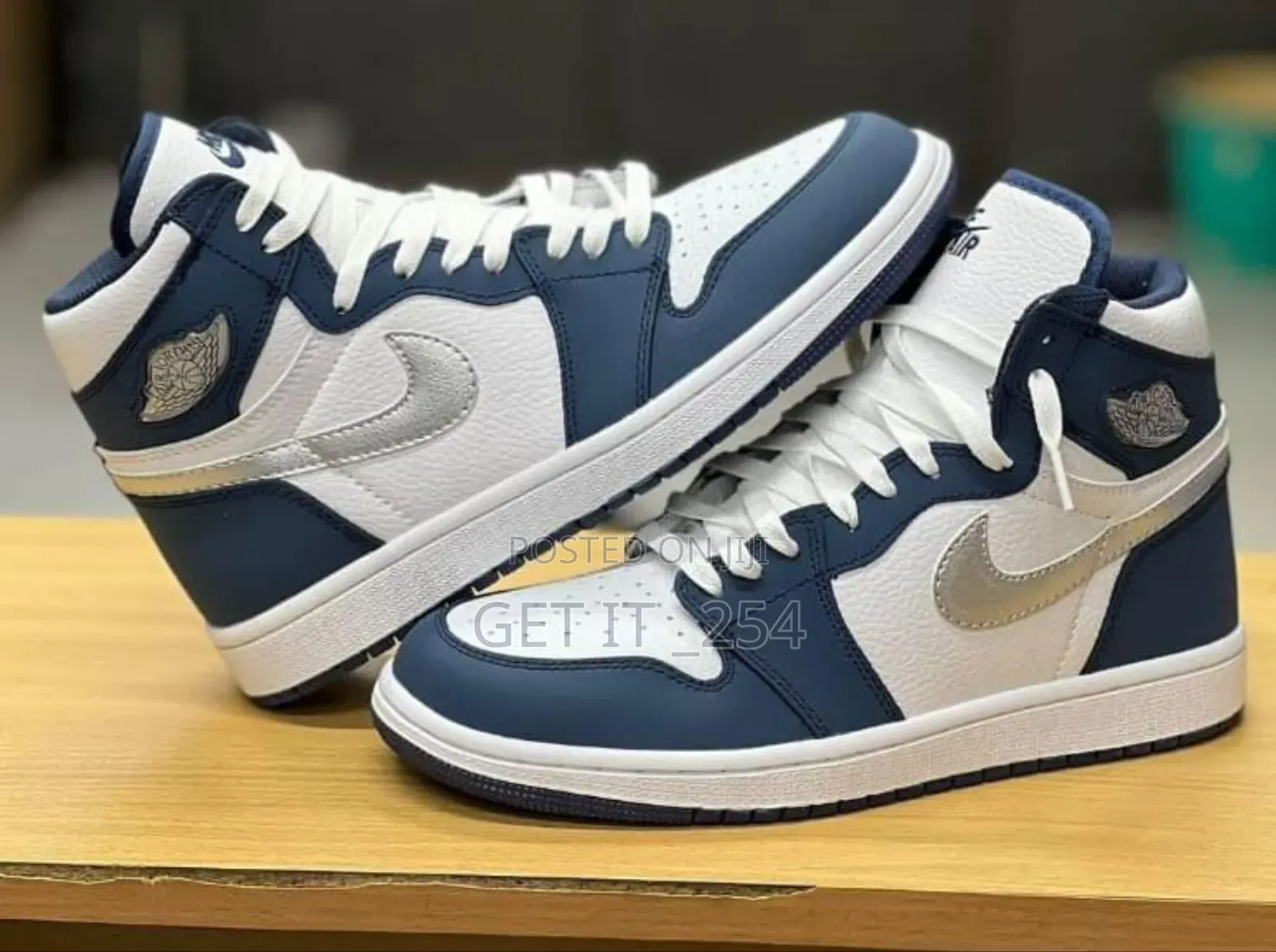 **Jordan 1 "Midnight Navy"* 
Sizes 39 to 45 