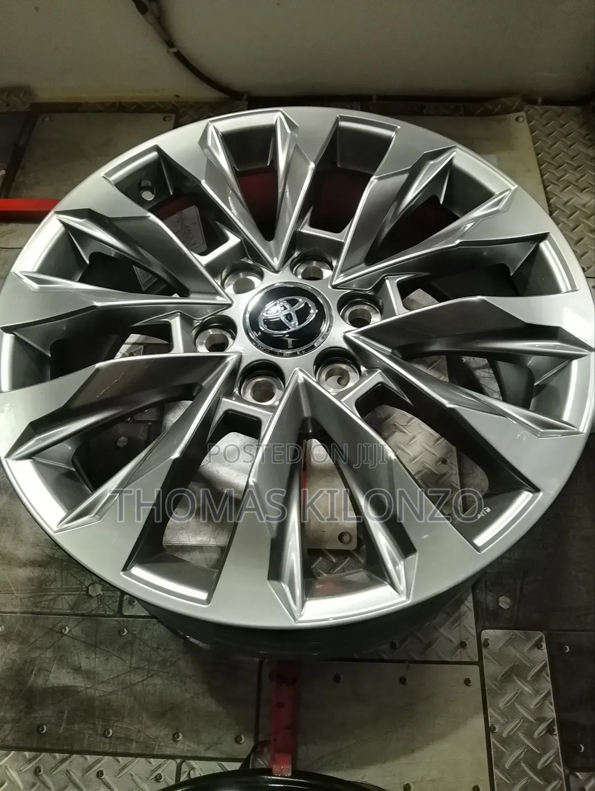 Size 20 Landcruiser V8 300 Series Sports Rims