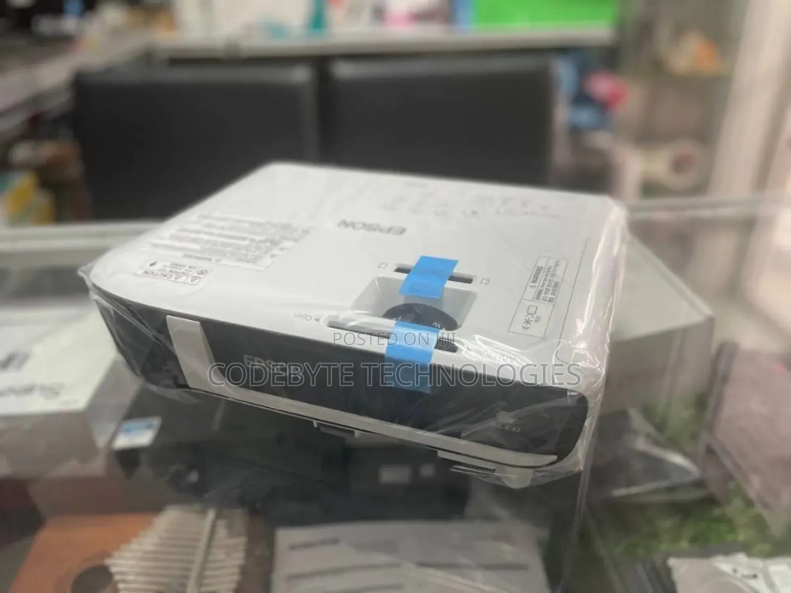 Epson EB-W51/Epson EB-W51 WXGA 3LCD 4000 Lumens Projector
*