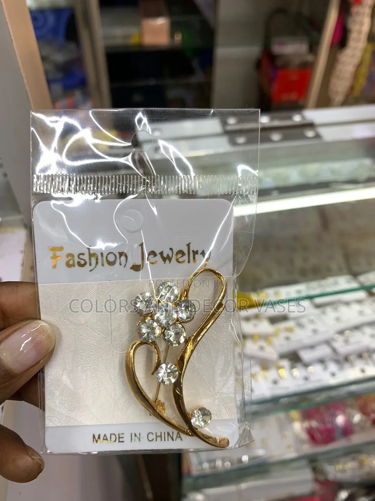 Brooches Available in Plenty