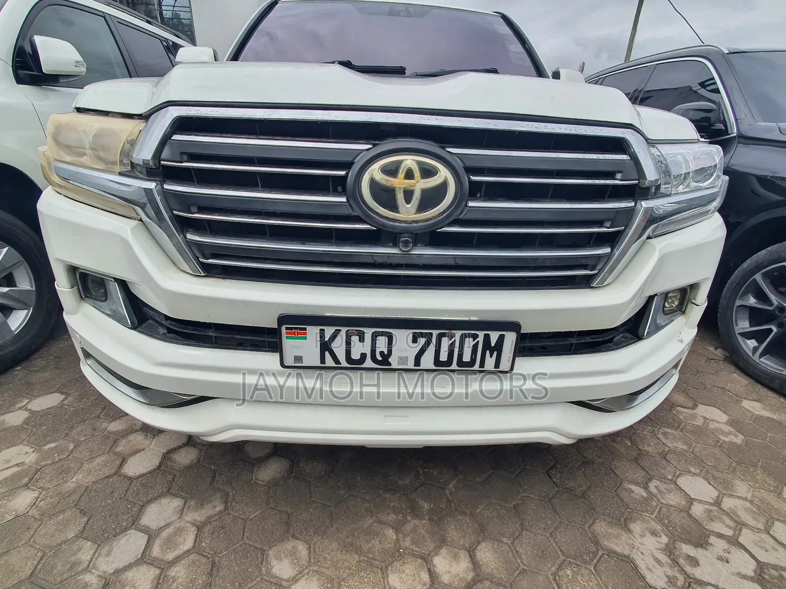 Toyota Land Cruiser 2011 White