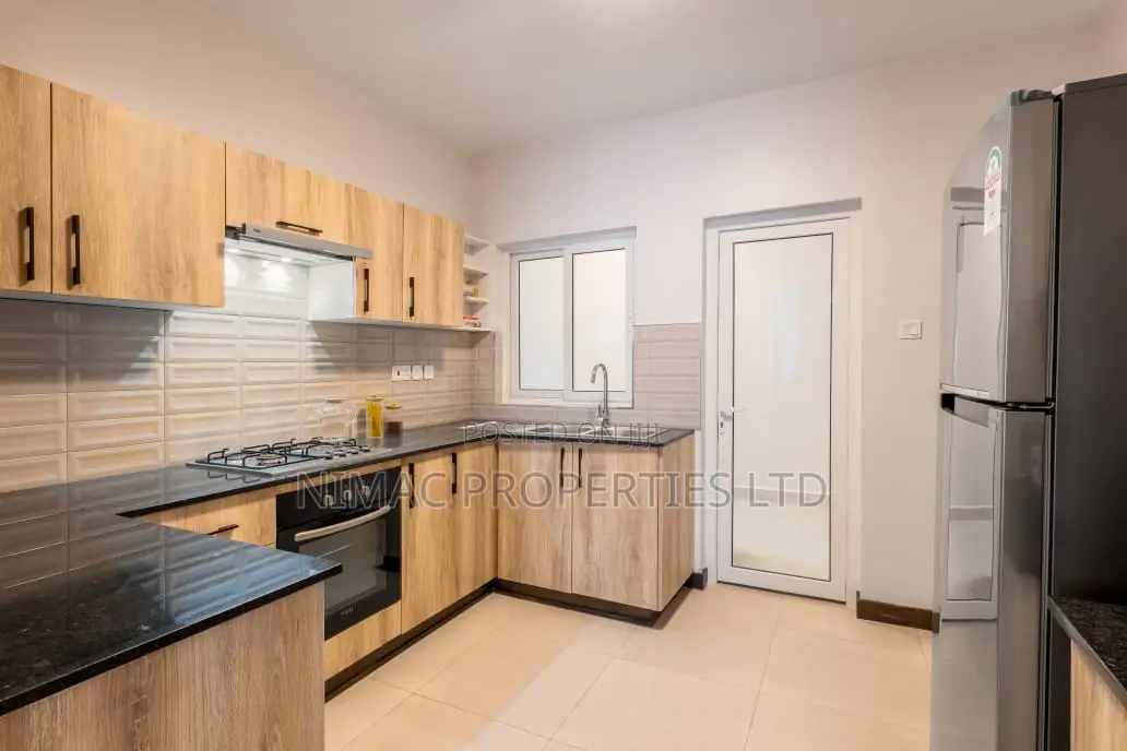 3bdrm Apartment in Gateway Mall Area for sale