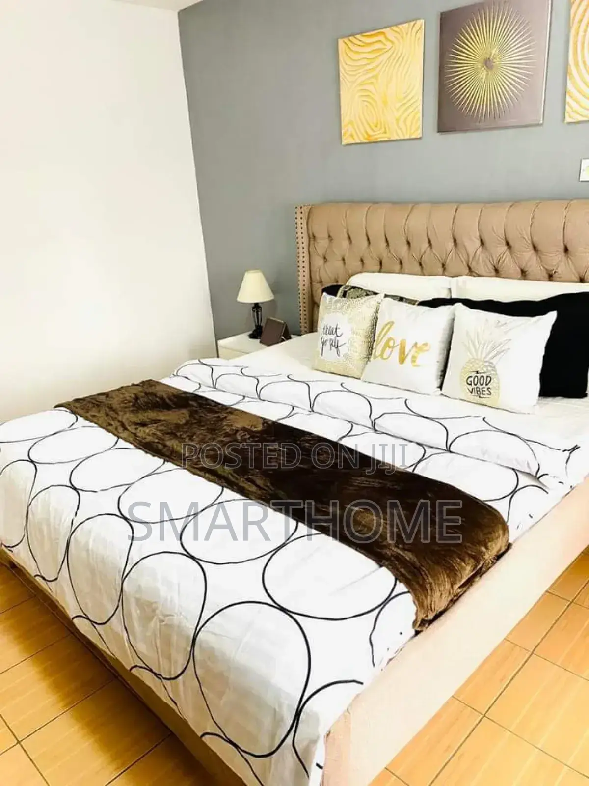 Quuen Air BNB in Shopping Centre