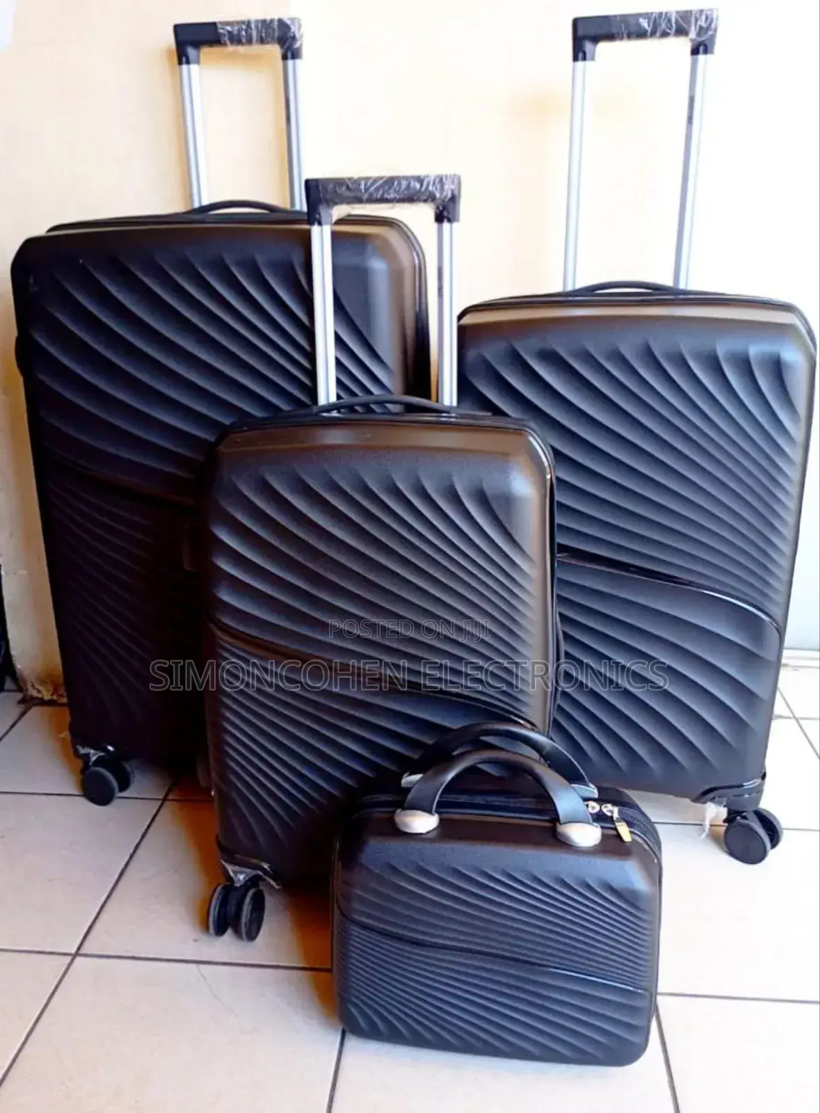 4in1 Luxurious Unbreakable Suitcase(Size 2)