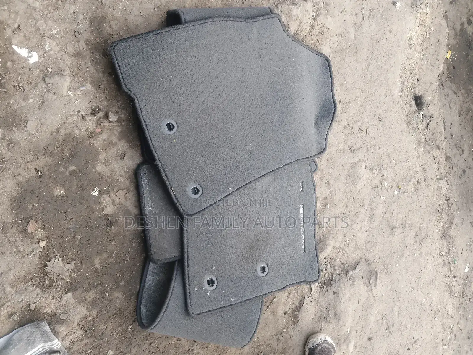 Toyota Land Cruise V8 Floor Mats