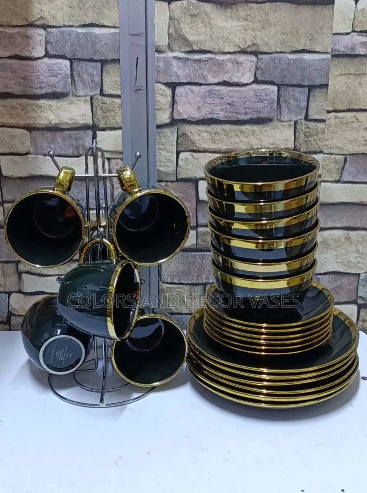 Black and Gold Dinner Set