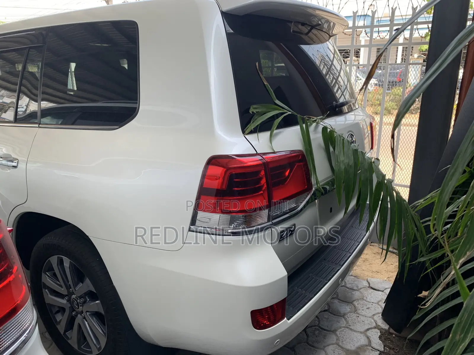 Toyota Land Cruiser 4.6 V8 ZX 2017 White