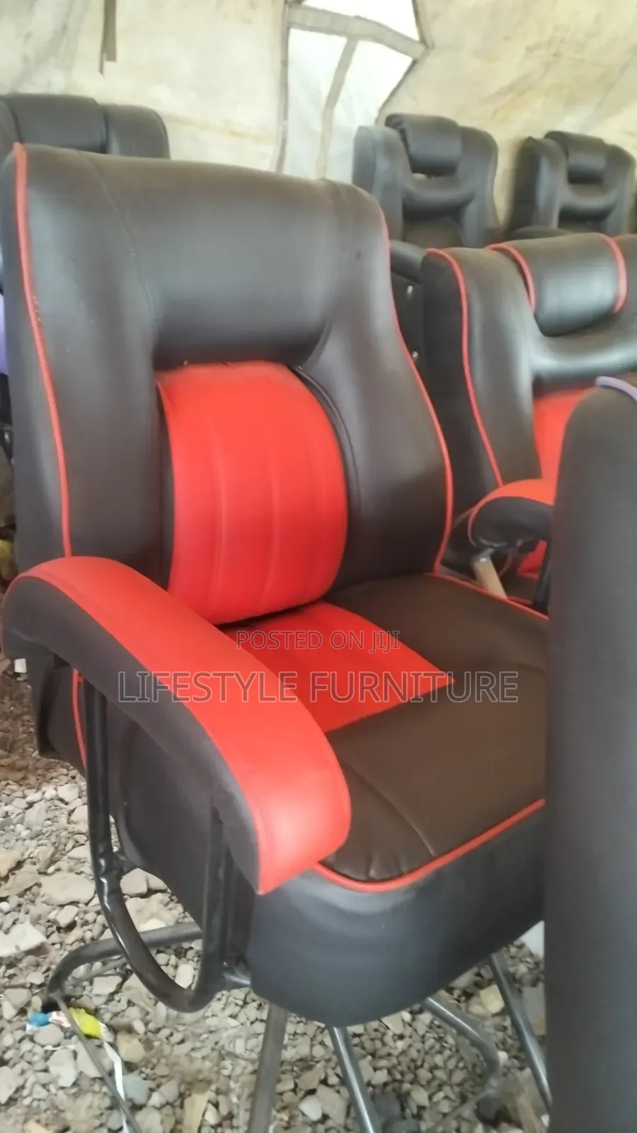 Kinyozi Seats