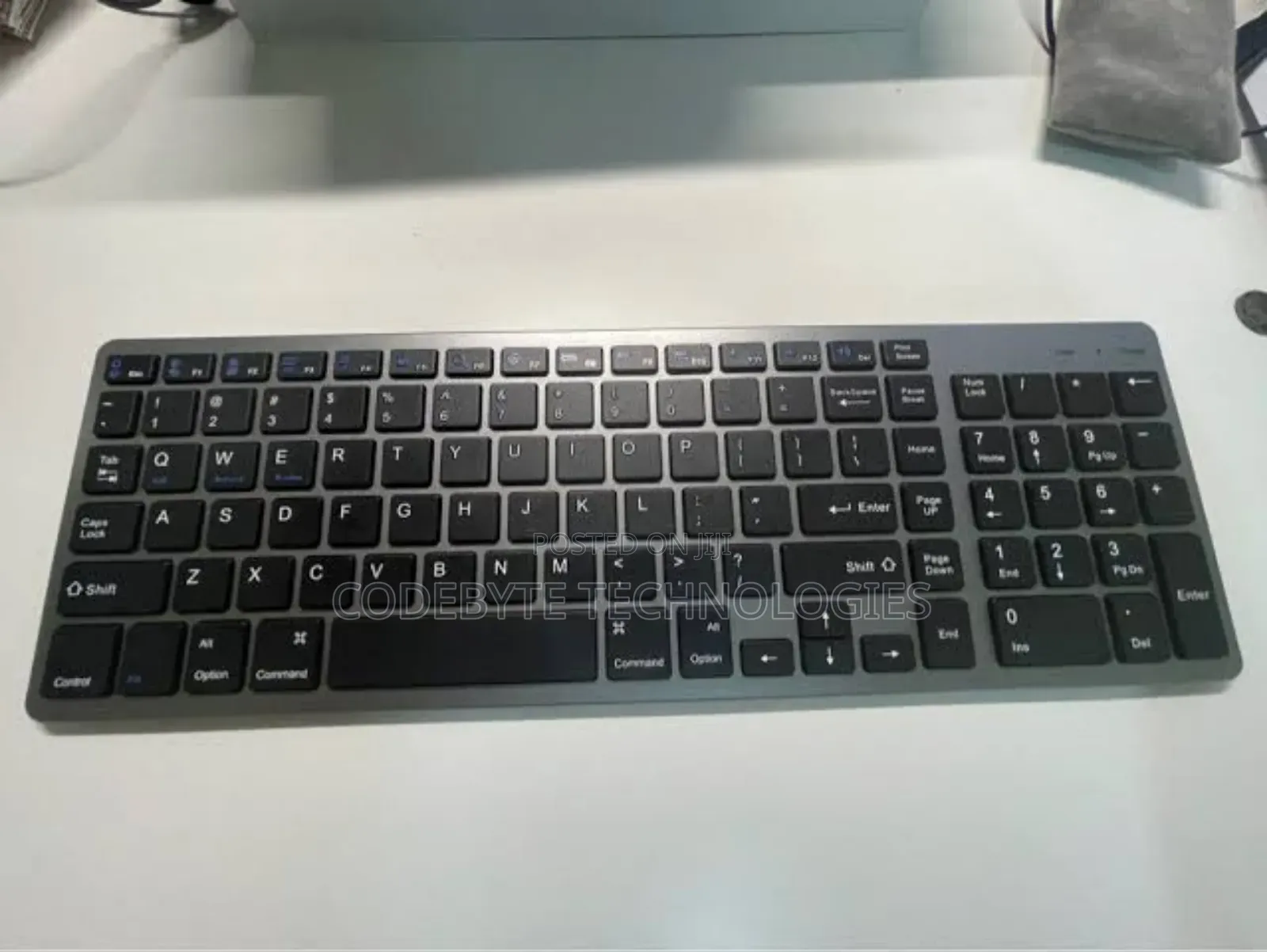 UGREEN Wireless Ultra Slim Wireless/Bluetooth Keyboard//