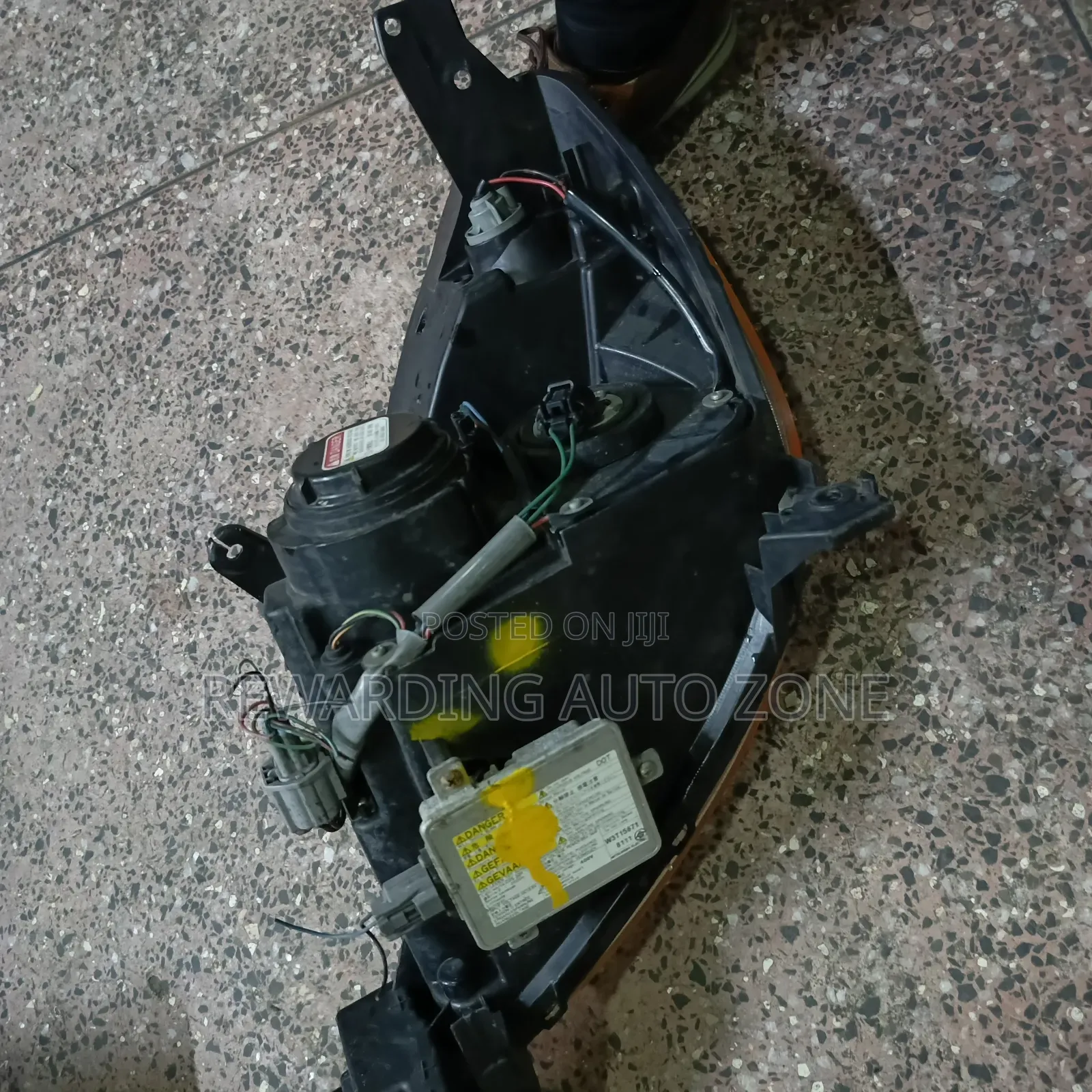 Mazda Verisa Zenon Headlight.