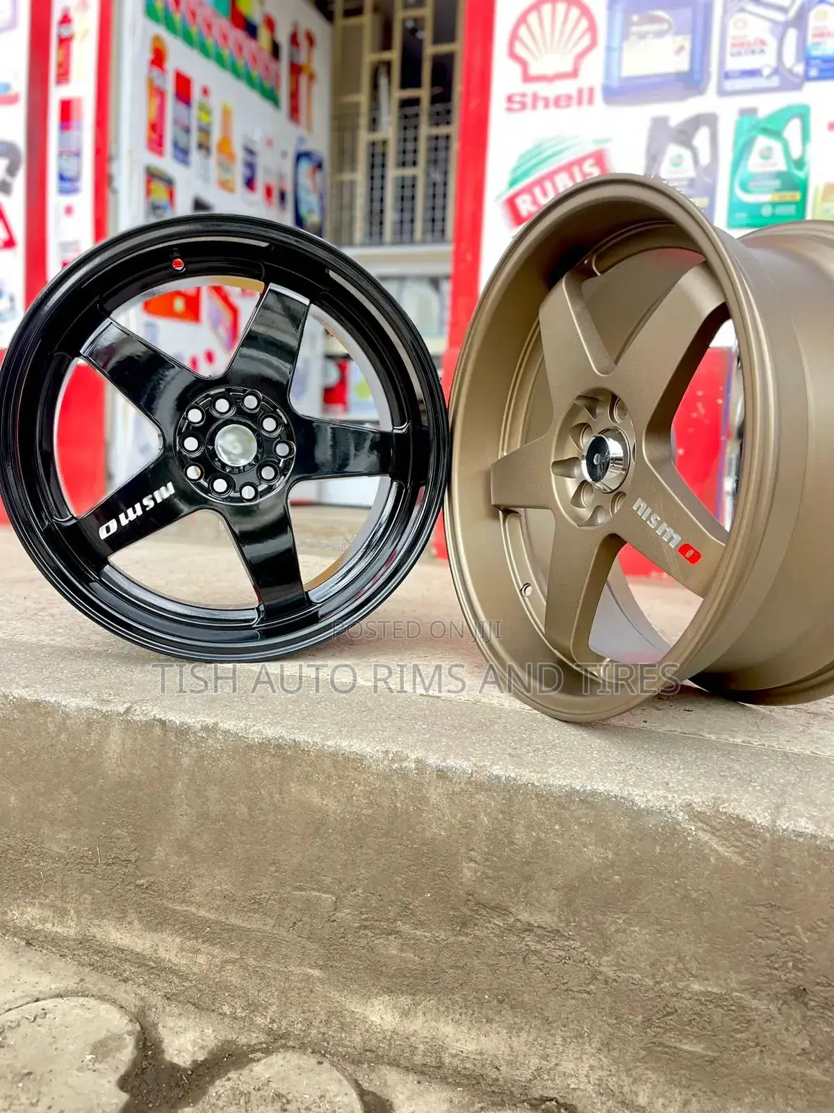 Mismo 18 Inch Staggered Rims Set