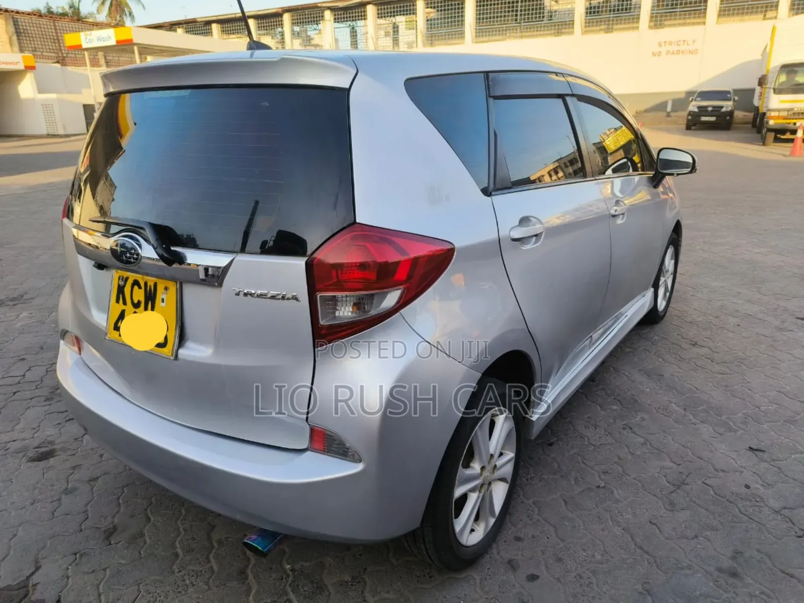Toyota Ractis 2011 Silver