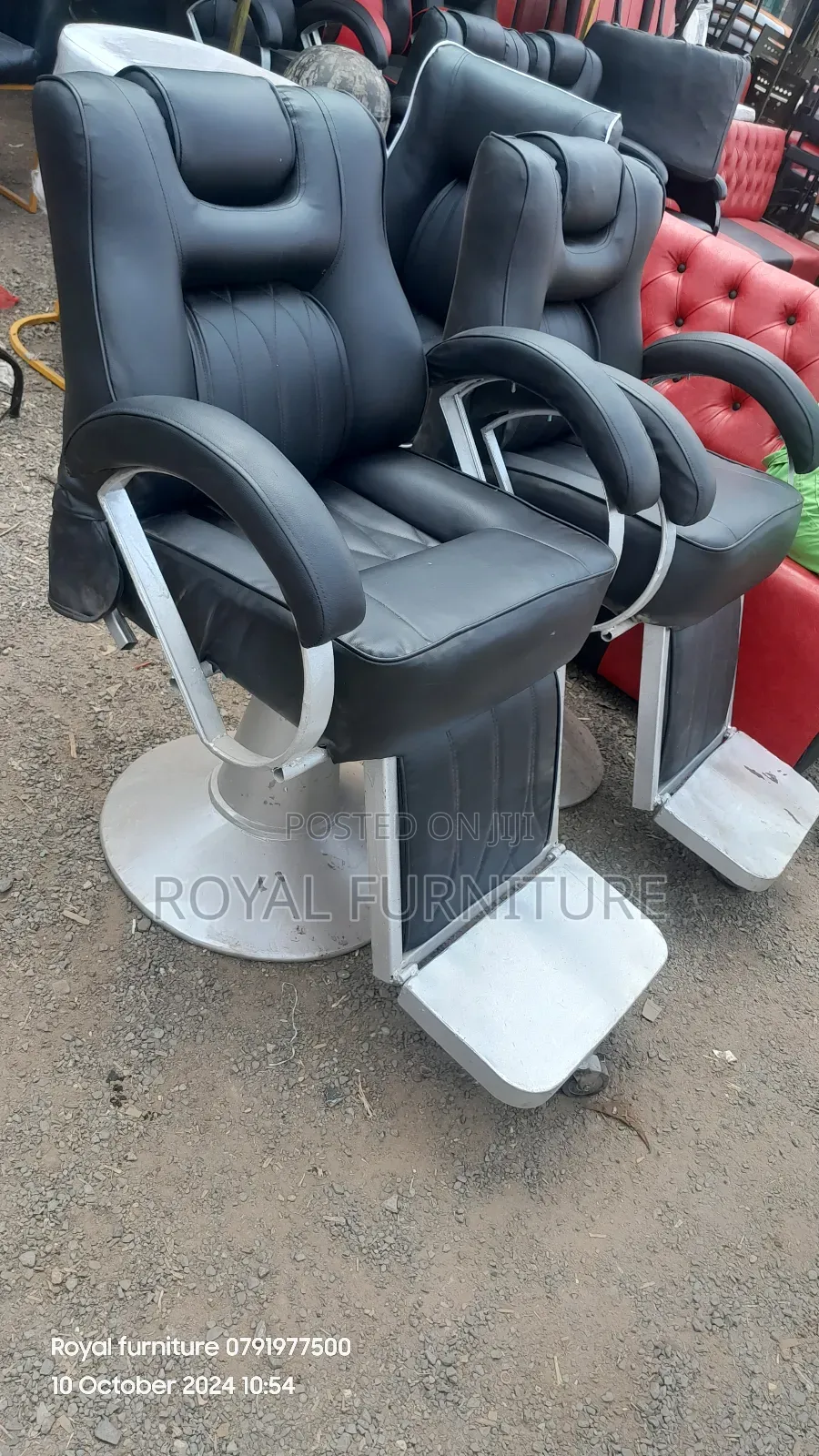 Kinyozi Seats Silver Black