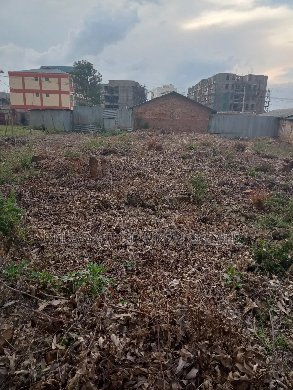 1/4 Plot Annex Ideal for Commercial Use With Title.